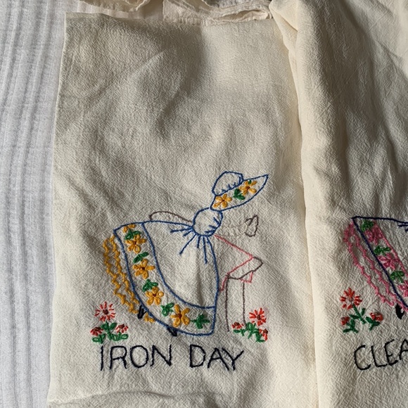 6 Vintage Embroidered Kitchen Towels 3 Rooster and 3 Lady Designs. - Picture 2 of 8